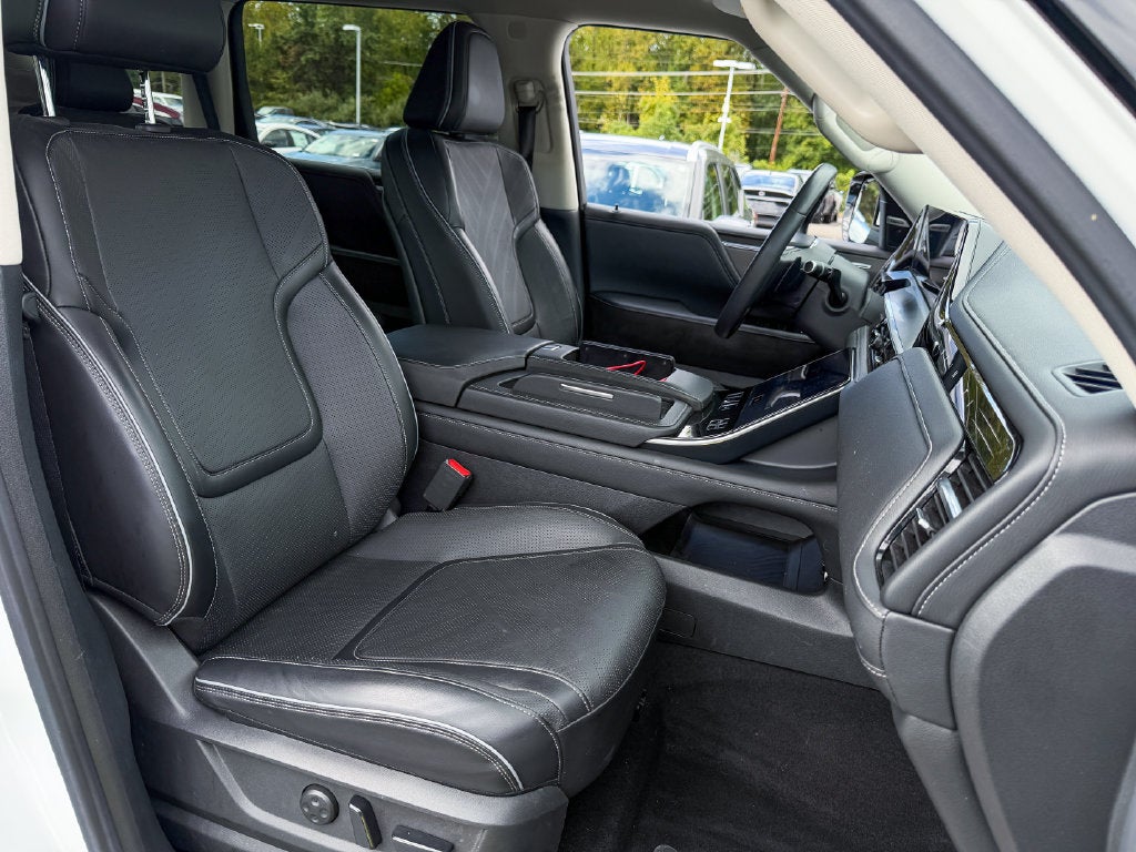 2025 INFINITI QX80 LUXE