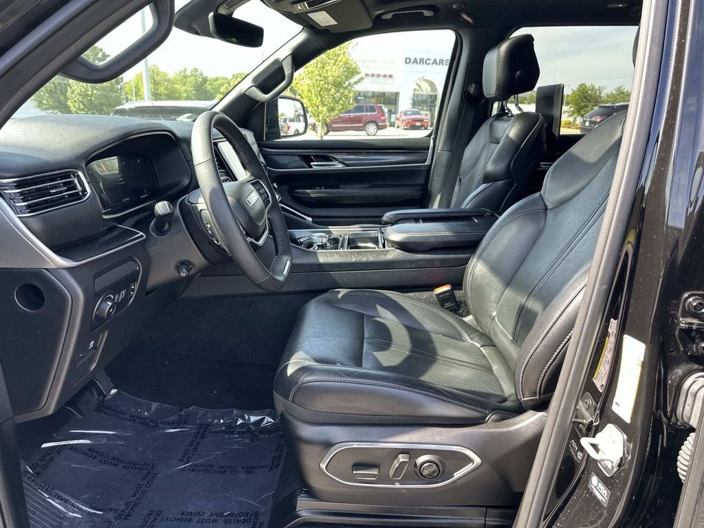 2023 Jeep Wagoneer L Base