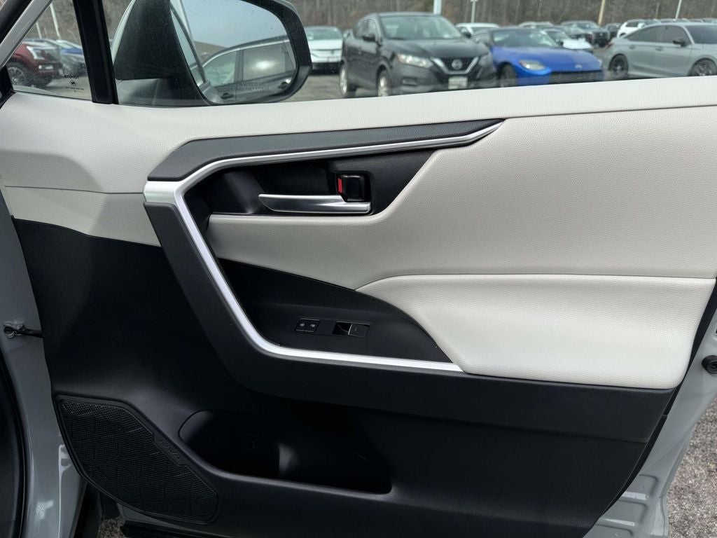 2022 Toyota RAV4 Hybrid XLE