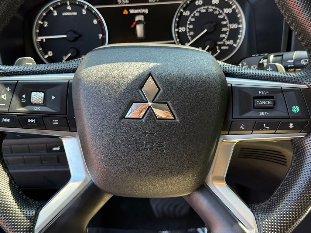2023 Mitsubishi Outlander SE
