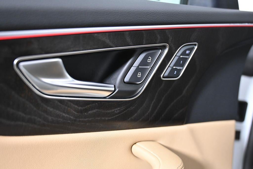 2023 Audi Q8 Premium Plus