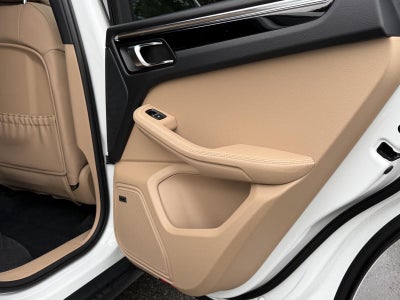 2025 Porsche Macan AWD