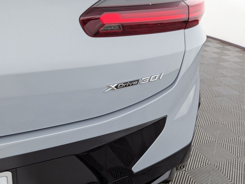 2025 BMW X4 xDrive30i