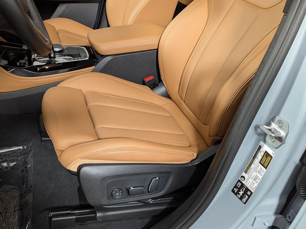 2025 BMW X4 xDrive30i
