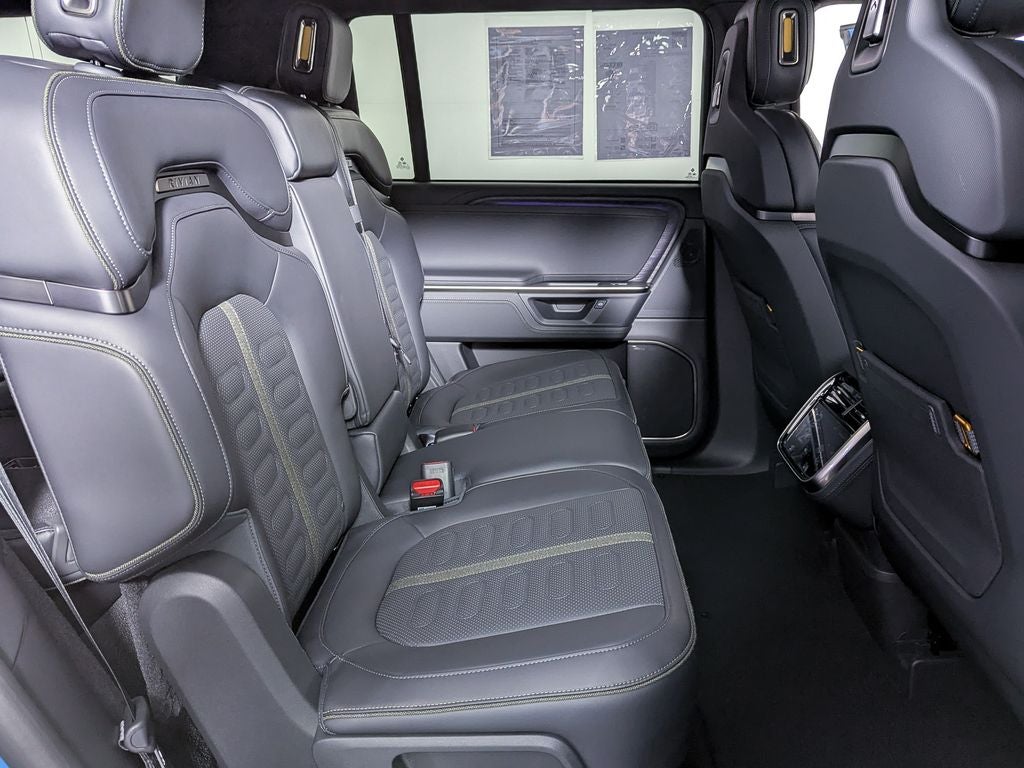 2026 Rivian R1S Base