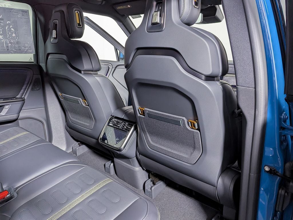 2026 Rivian R1S Base