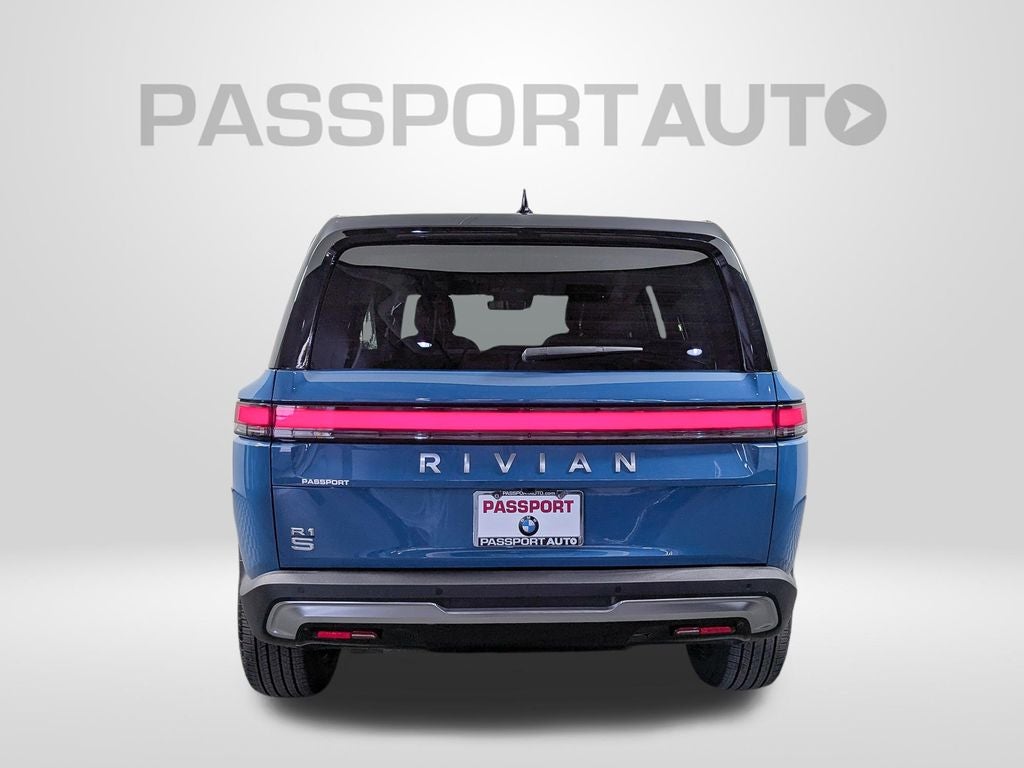 2026 Rivian R1S Base