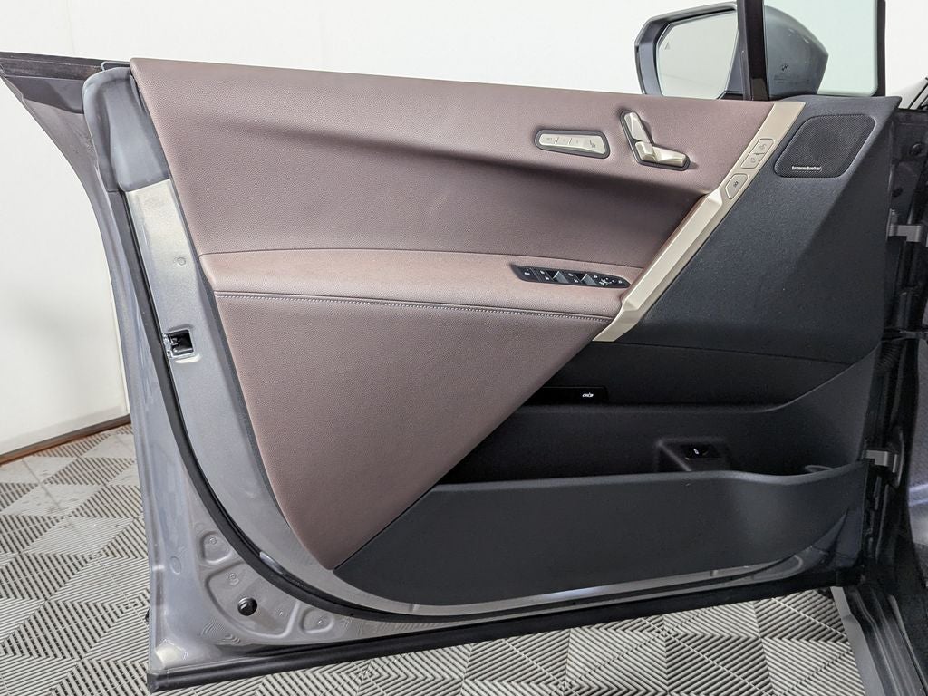 2025 BMW iX xDrive50
