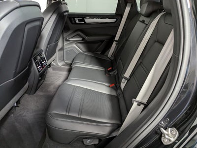 2022 Porsche Cayenne Platinum Edition