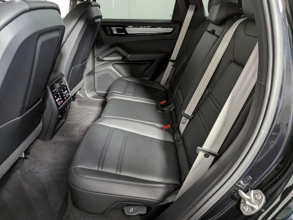 2022 Porsche Cayenne Platinum Edition