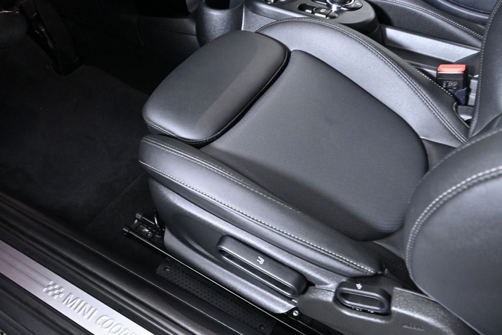 2023 MINI Cooper Cooper SE Signature