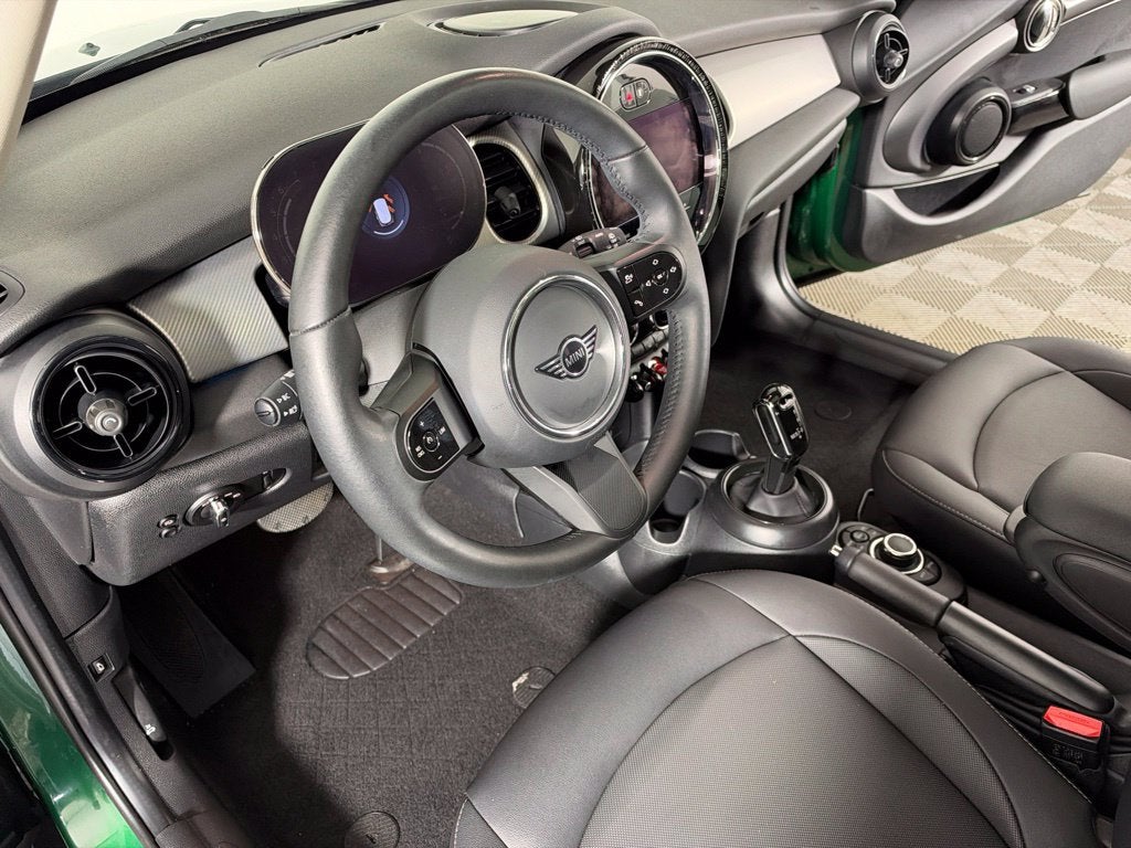 2024 MINI HARDTOP 4 DOOR Base