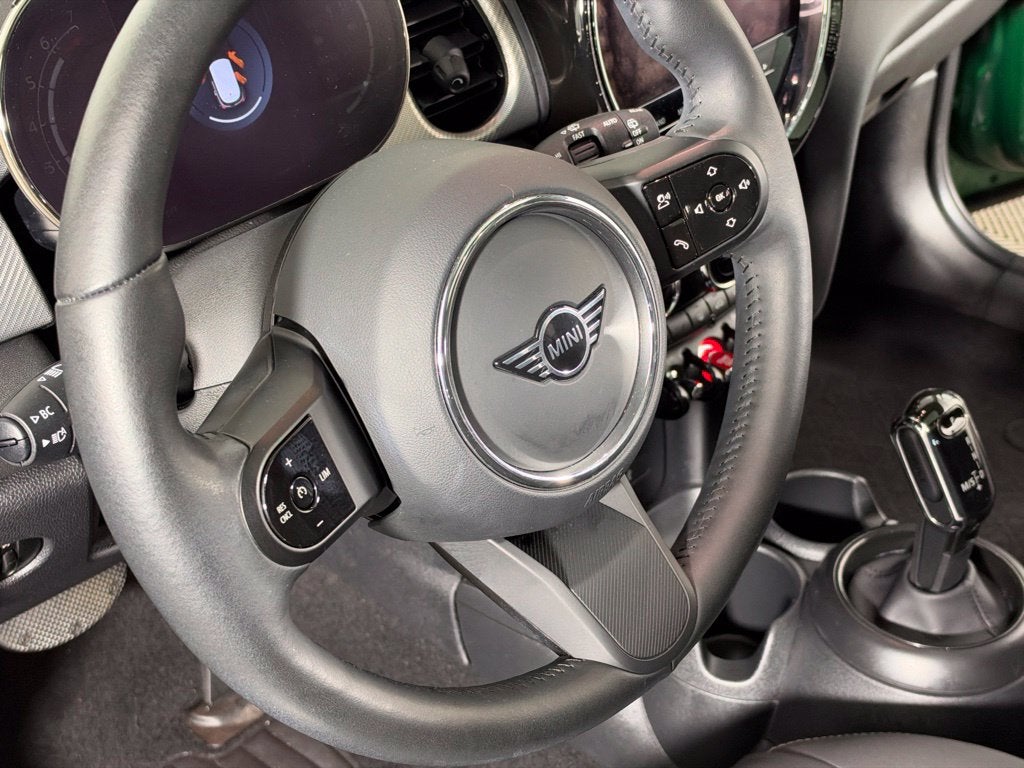 2024 MINI HARDTOP 4 DOOR Base