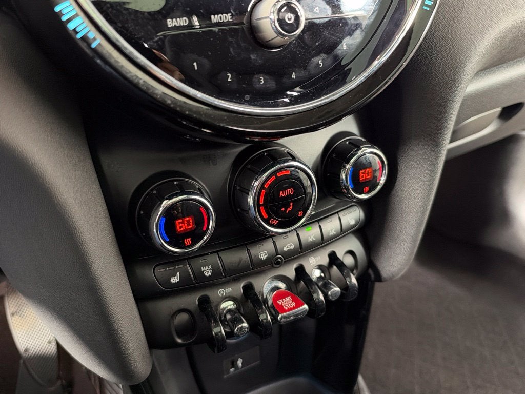2024 MINI HARDTOP 4 DOOR Base