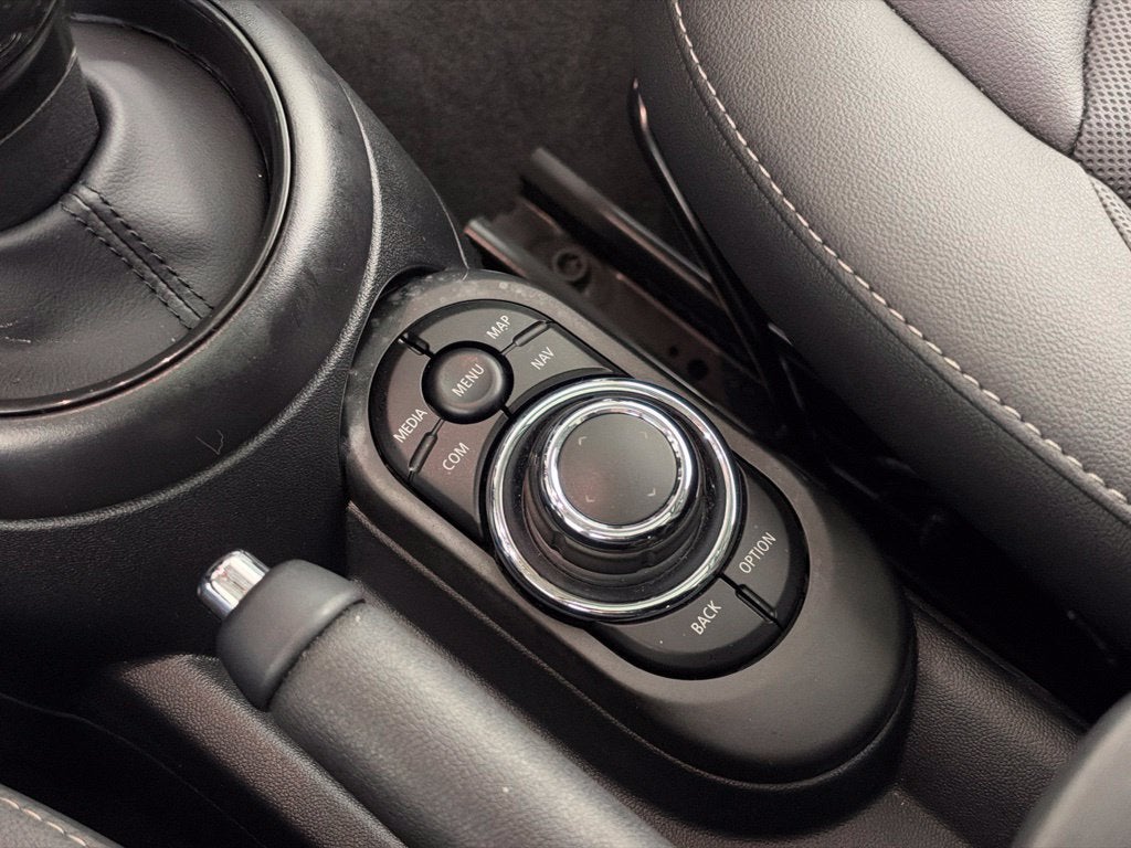 2024 MINI HARDTOP 4 DOOR Base