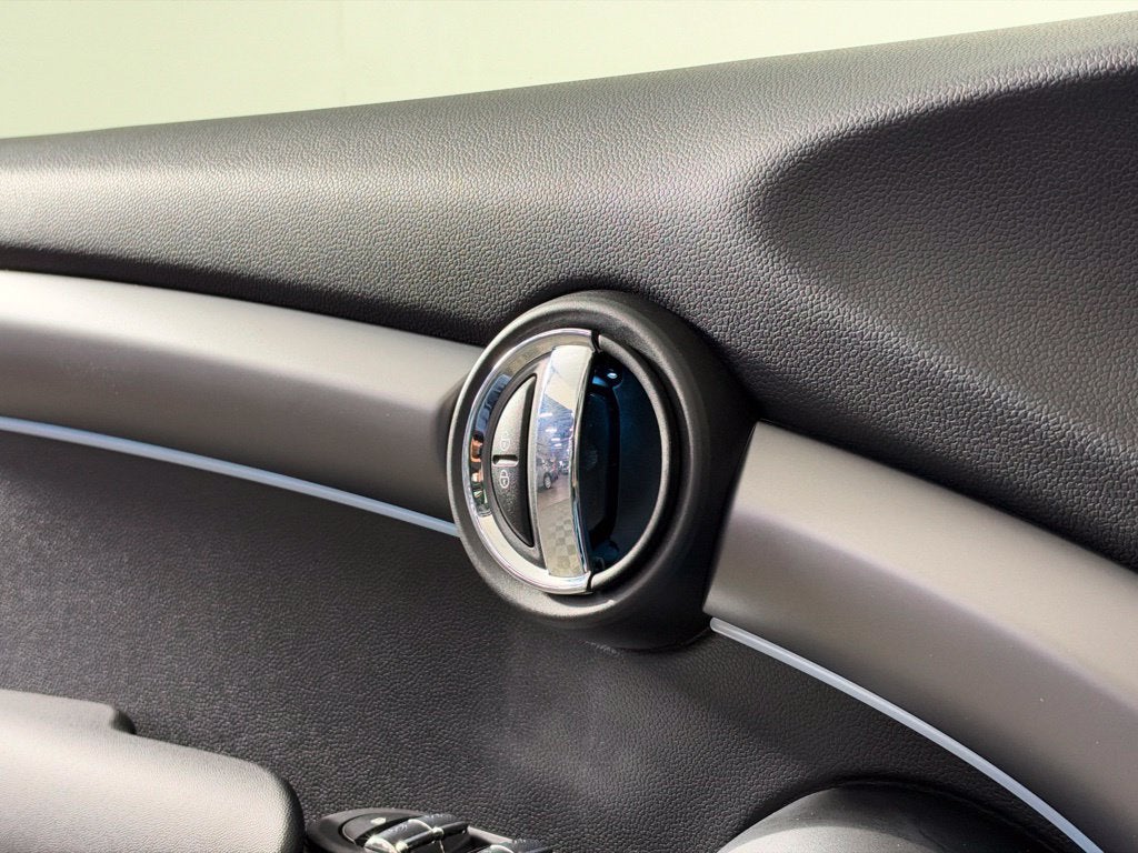 2024 MINI HARDTOP 4 DOOR Base