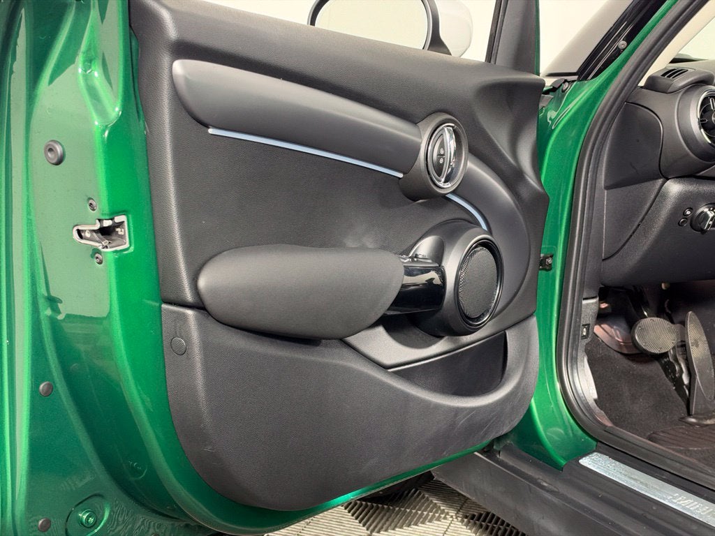 2024 MINI HARDTOP 4 DOOR Base
