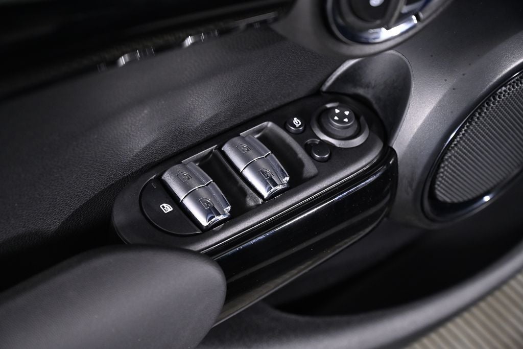 2023 MINI 4 Door Base