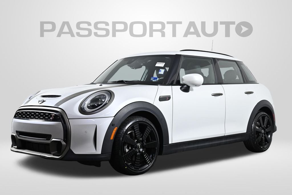 2024 MINI Hardtop Cooper S's photo