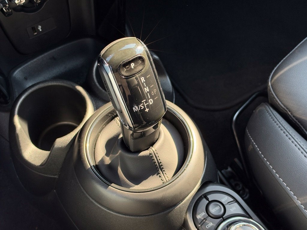 2024 MINI HARDTOP 4 DOOR Base