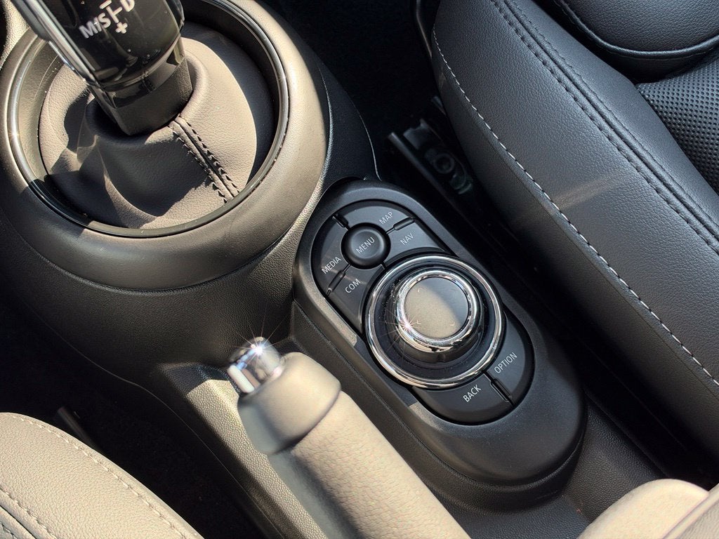 2024 MINI HARDTOP 4 DOOR Base