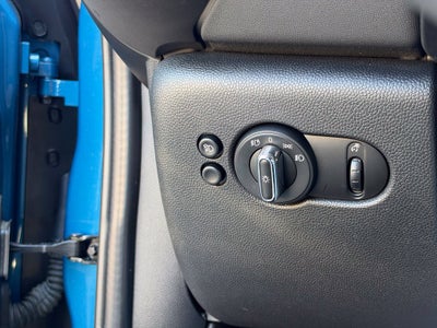 2024 MINI HARDTOP 4 DOOR Base