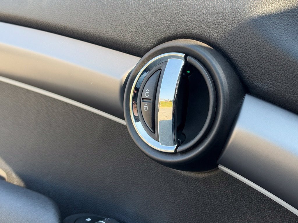 2024 MINI HARDTOP 4 DOOR Base