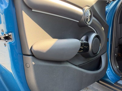 2024 MINI HARDTOP 4 DOOR Base