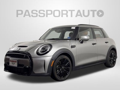 2024 MINI HARDTOP 4 DOOR Base