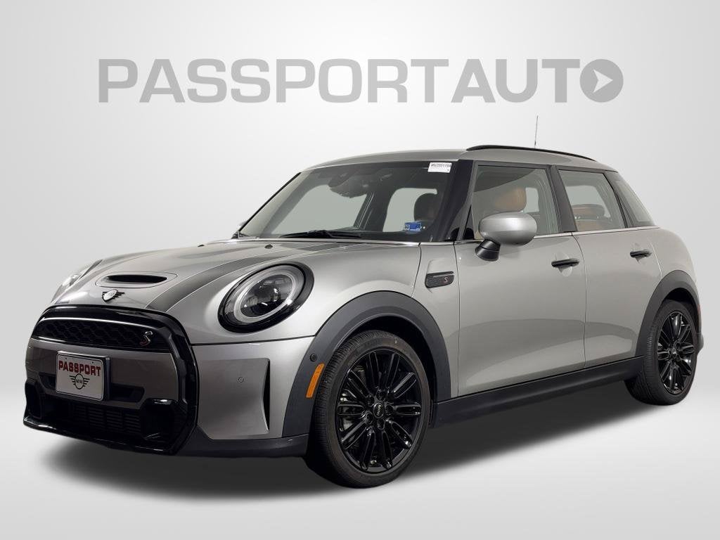 2024 MINI HARDTOP 4 DOOR Base