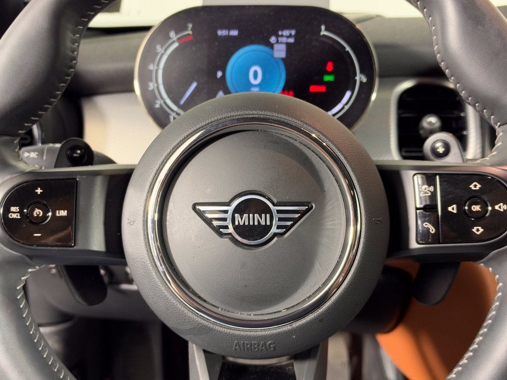 2024 MINI HARDTOP 4 DOOR Base