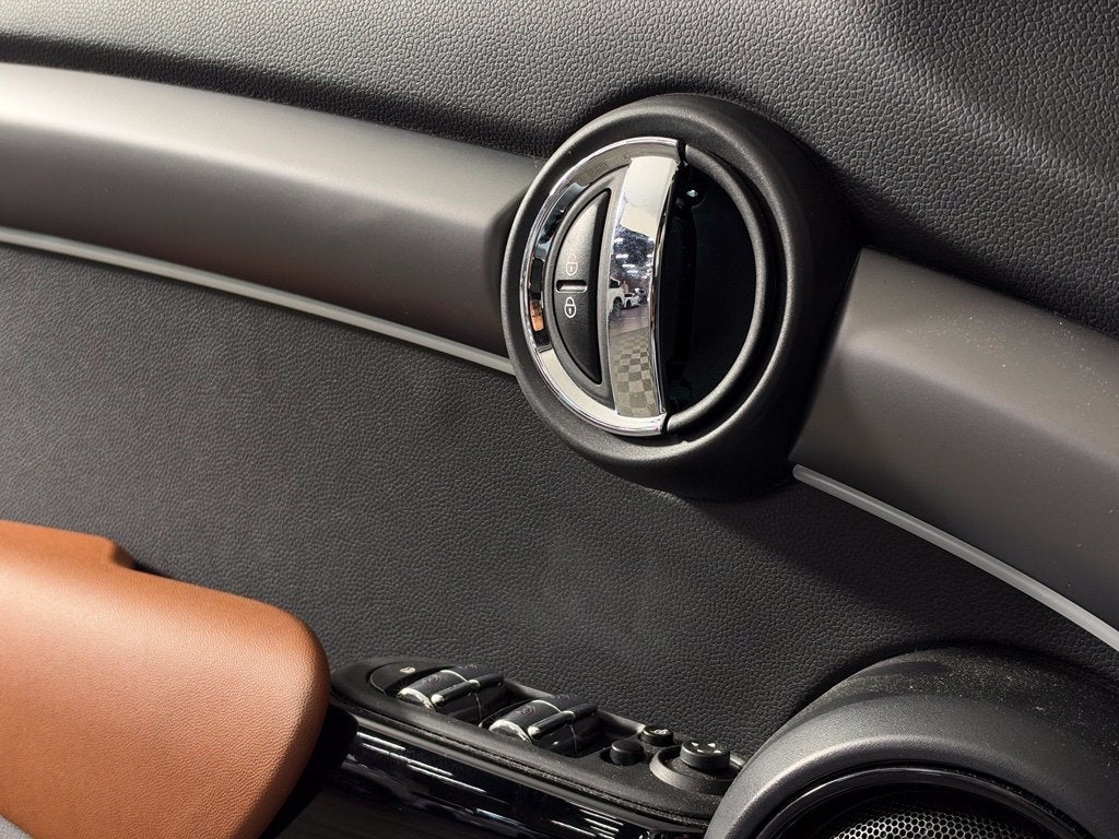 2024 MINI HARDTOP 4 DOOR Base