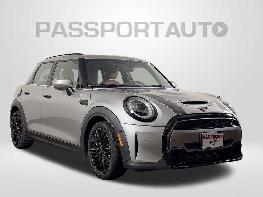 2024 MINI HARDTOP 4 DOOR Base