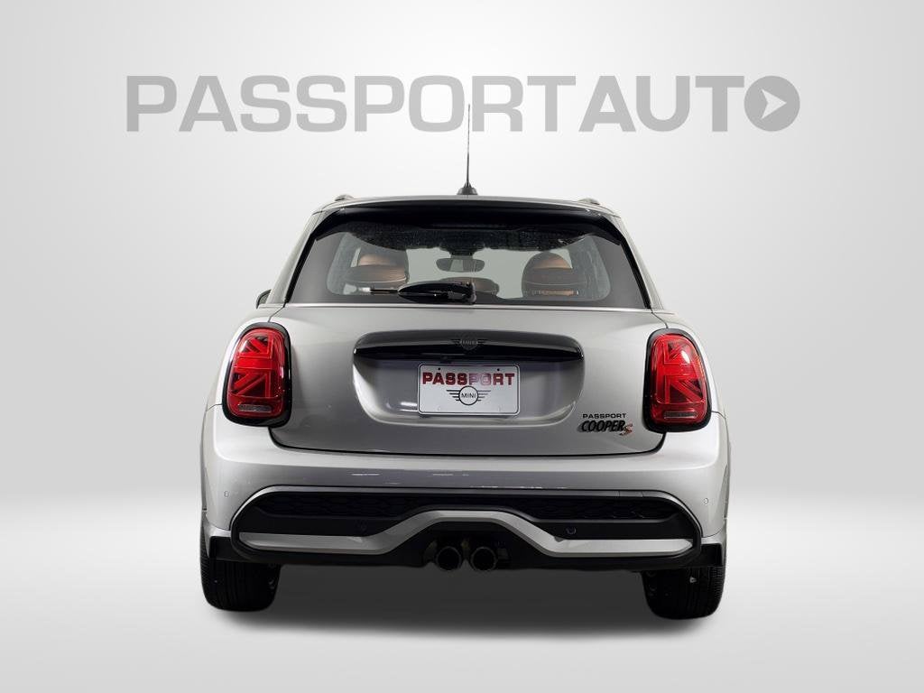 2024 MINI HARDTOP 4 DOOR Base