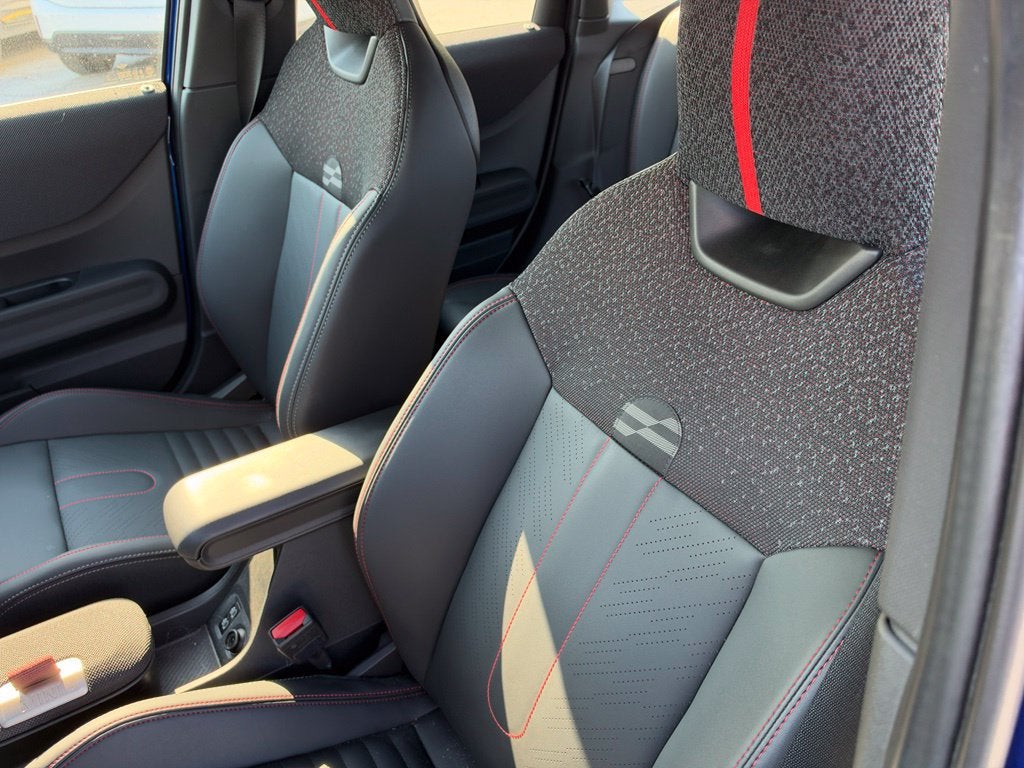 2025 MINI HARDTOP 4 DOOR Base