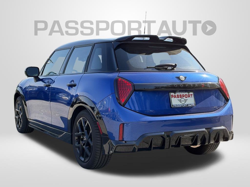 2025 MINI HARDTOP 4 DOOR Base