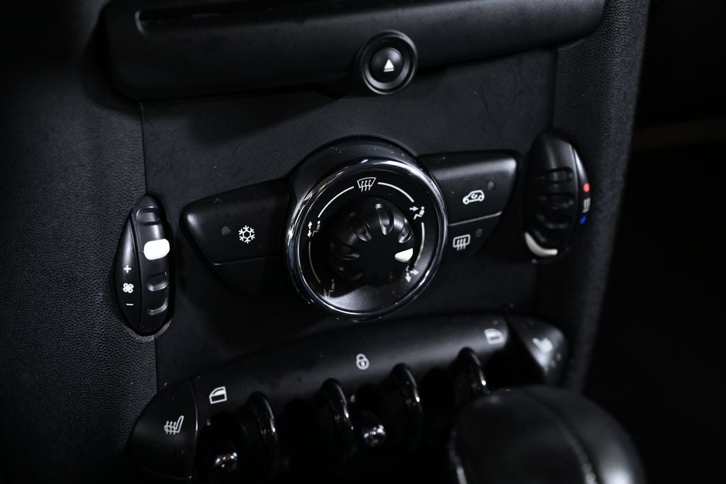 2011 MINI HARDTOP 2 DOOR 2dr Cpe