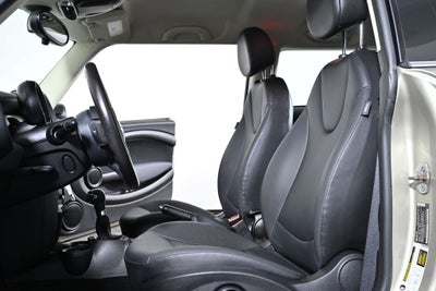 2011 MINI HARDTOP 2 DOOR 2dr Cpe