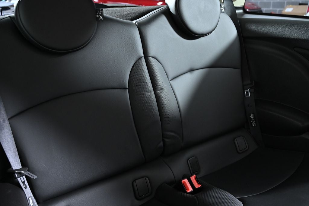 2011 MINI HARDTOP 2 DOOR 2dr Cpe