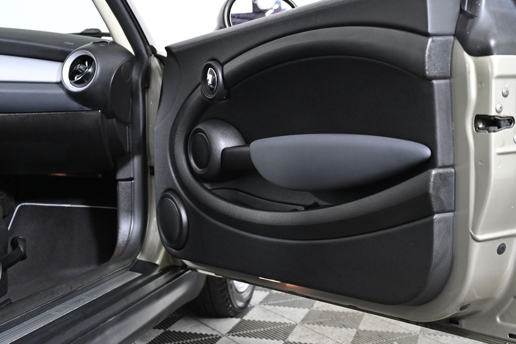 2011 MINI HARDTOP 2 DOOR 2dr Cpe