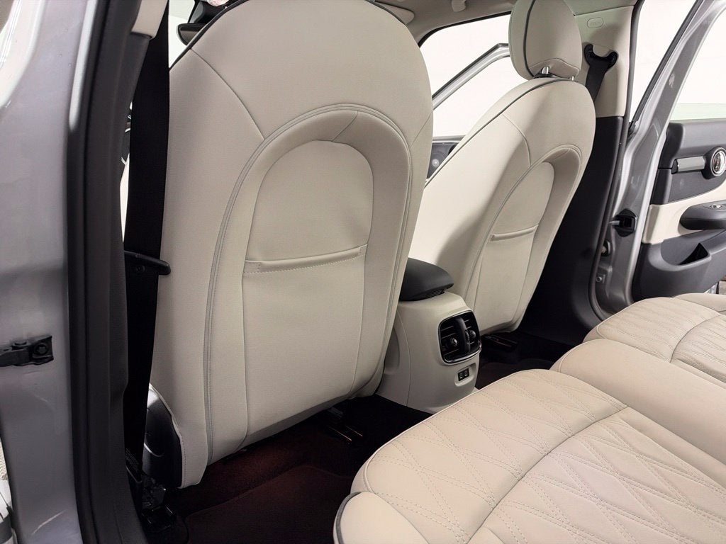 2024 MINI CLUBMAN Base
