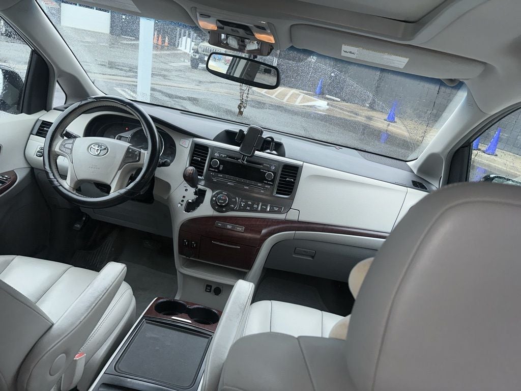 2013 Toyota Sienna XLE Mobility Auto Access