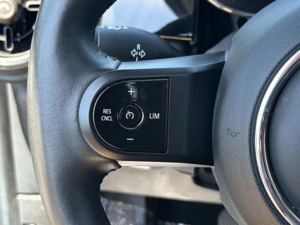 2024 MINI Cooper SE Electric Signature
