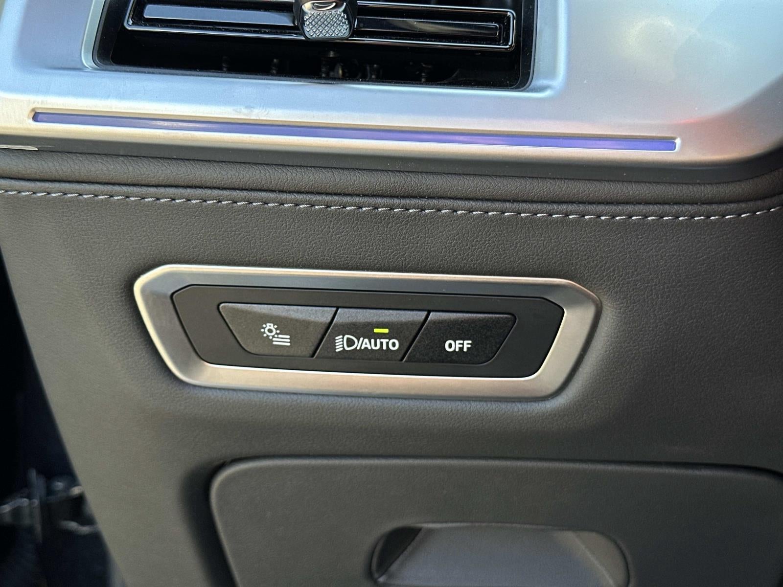 2025 BMW Xm Base