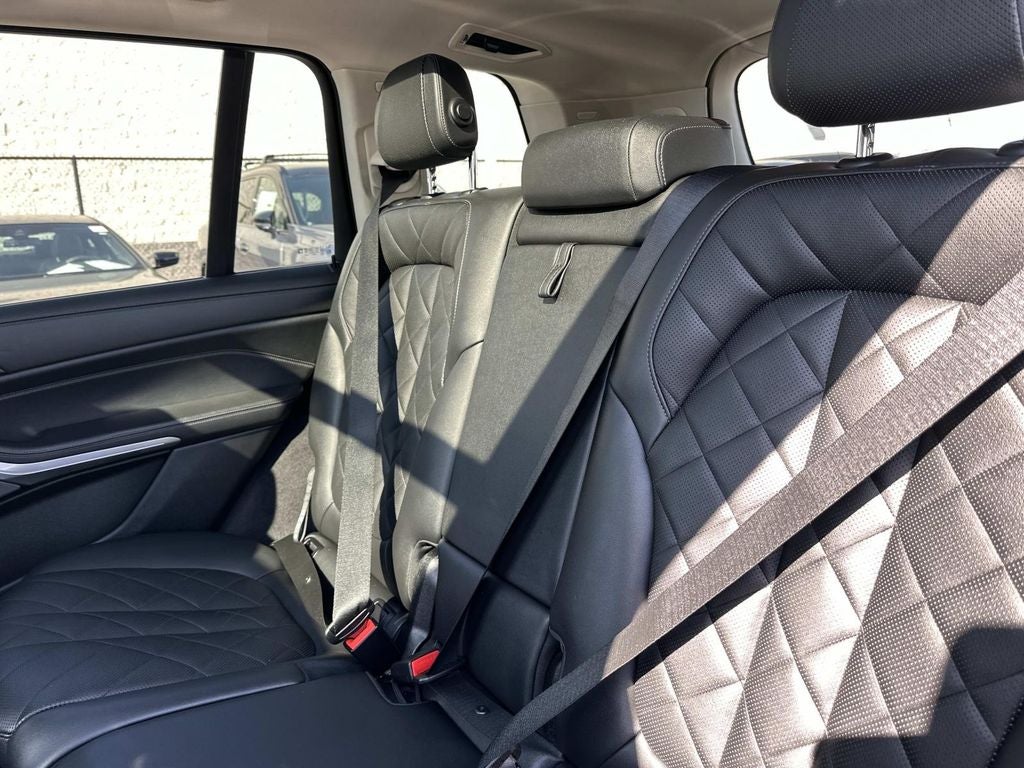 2025 BMW X7 xDrive40i