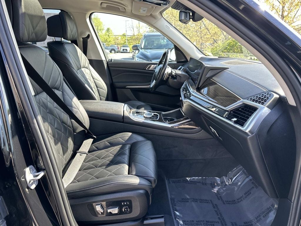 2025 BMW X7 xDrive40i