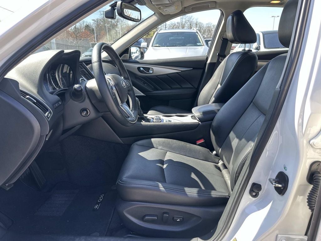 2023 INFINITI Q50 LUXE