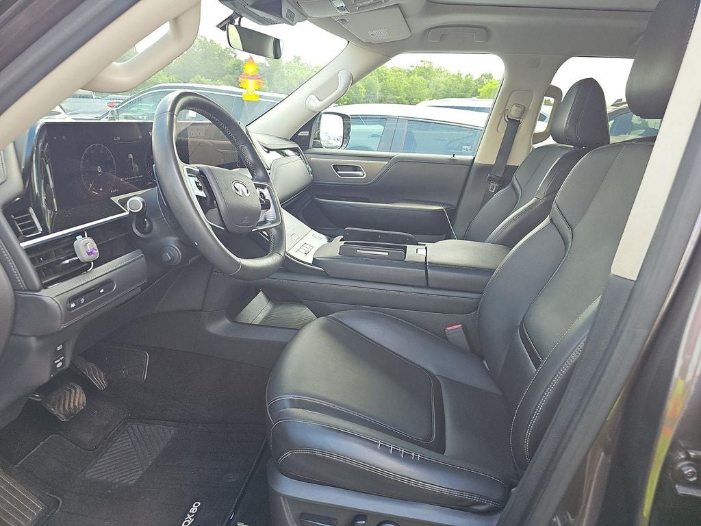 2025 INFINITI QX80 PURE