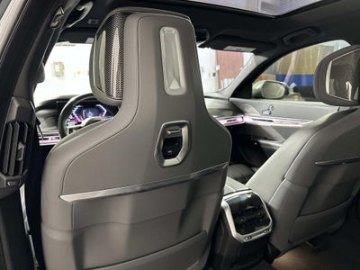 2023 BMW 7 Series 740i