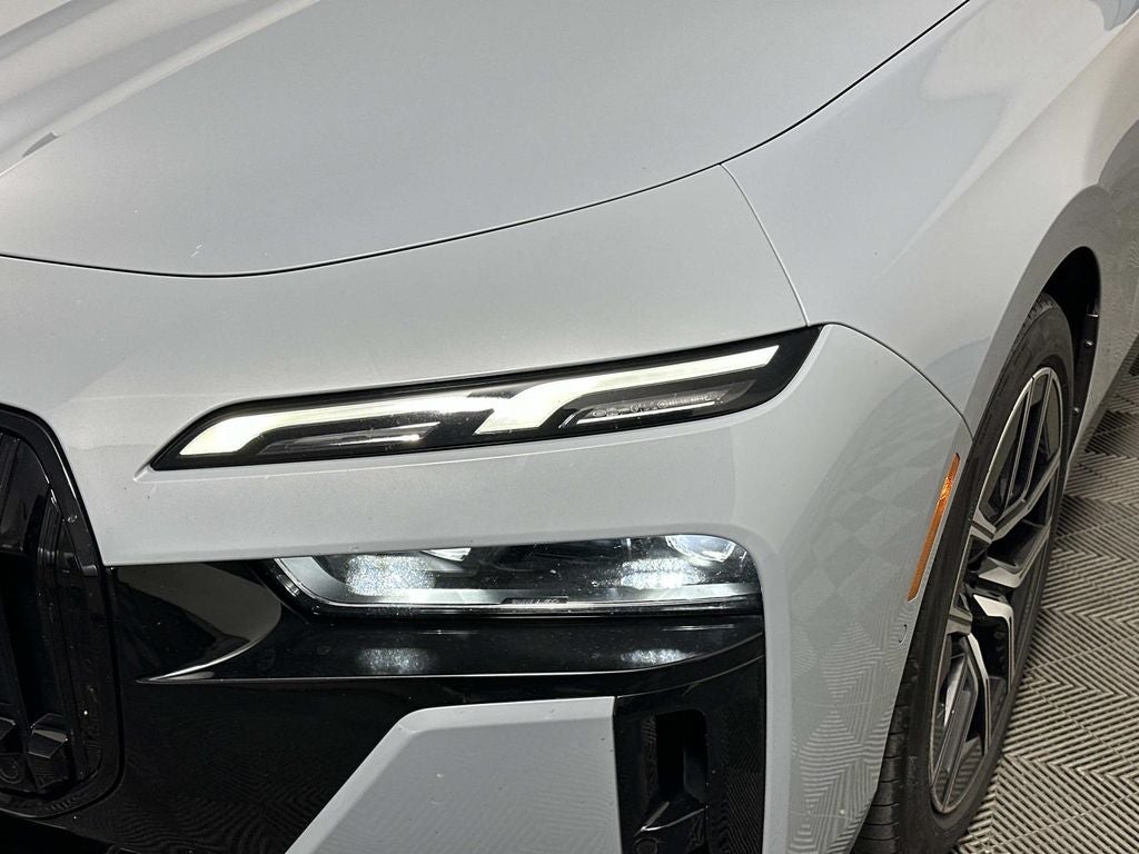 2023 BMW 7 Series 740i